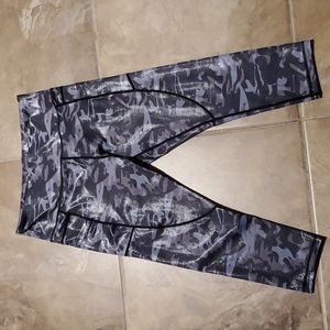Zyia shine camo cropped leggings